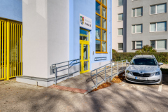 ÚMČ Praha 18 - Bechyňská - úprava parteru