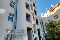 Novovysočanská - samostatná ŽB přístavba objektu včetně výtahové šachty